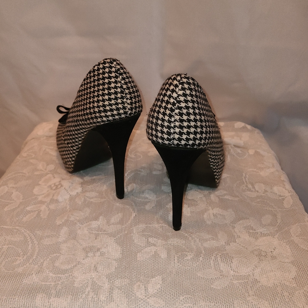 Pinup Girl Houndstouth Stilettos - Picture 3 of 5